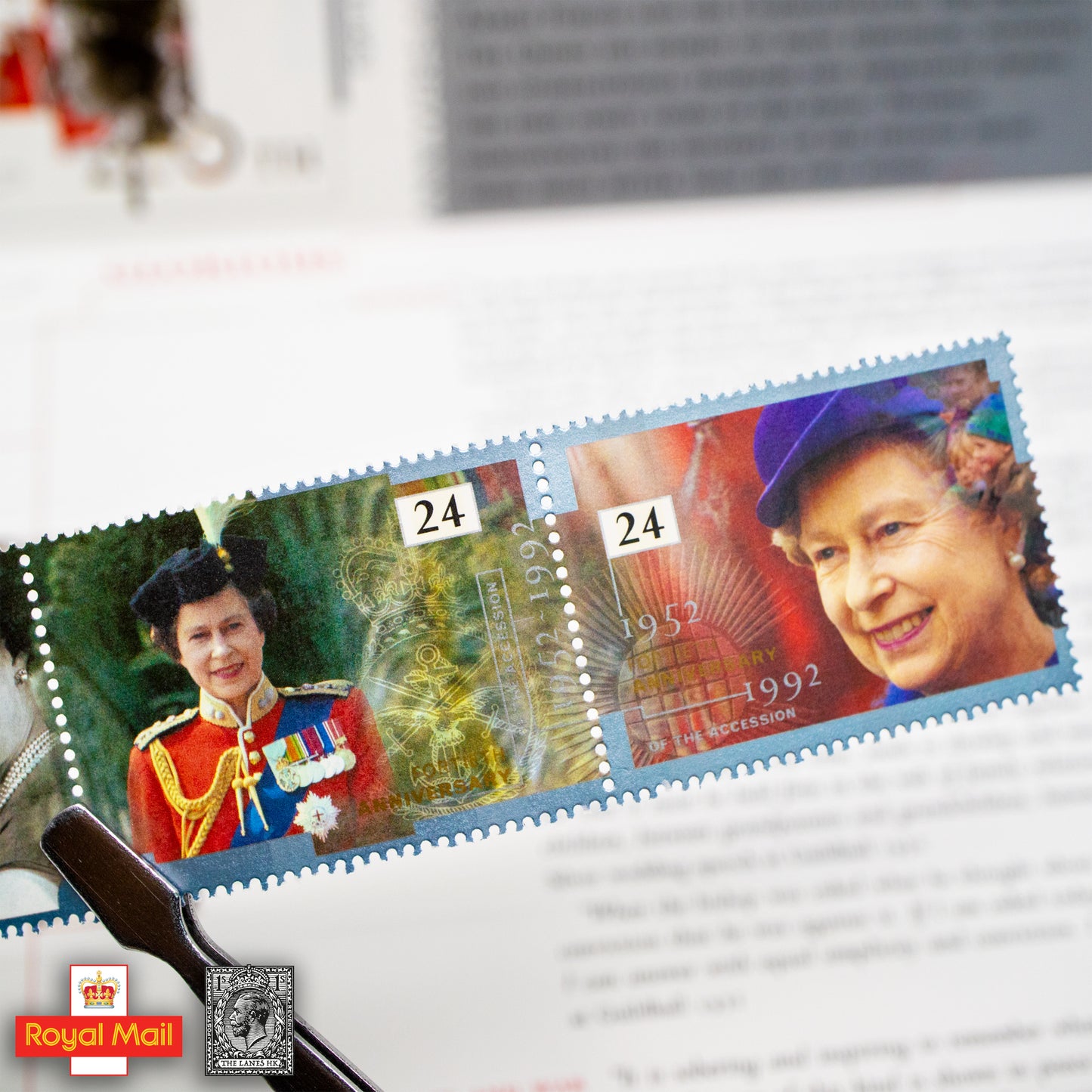 #225: 1992年 英女皇登基40周年 紀念郵票展示包